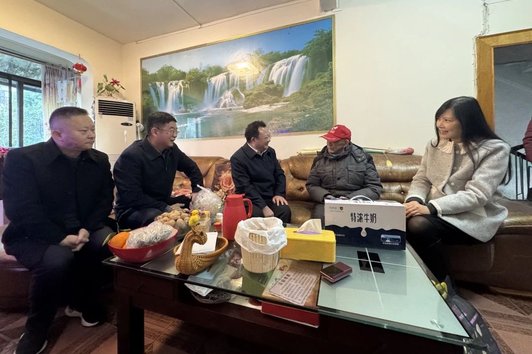 省國資委黨委委員、副主任何政走訪慰問省旅投集團(tuán)老黨員、老干部